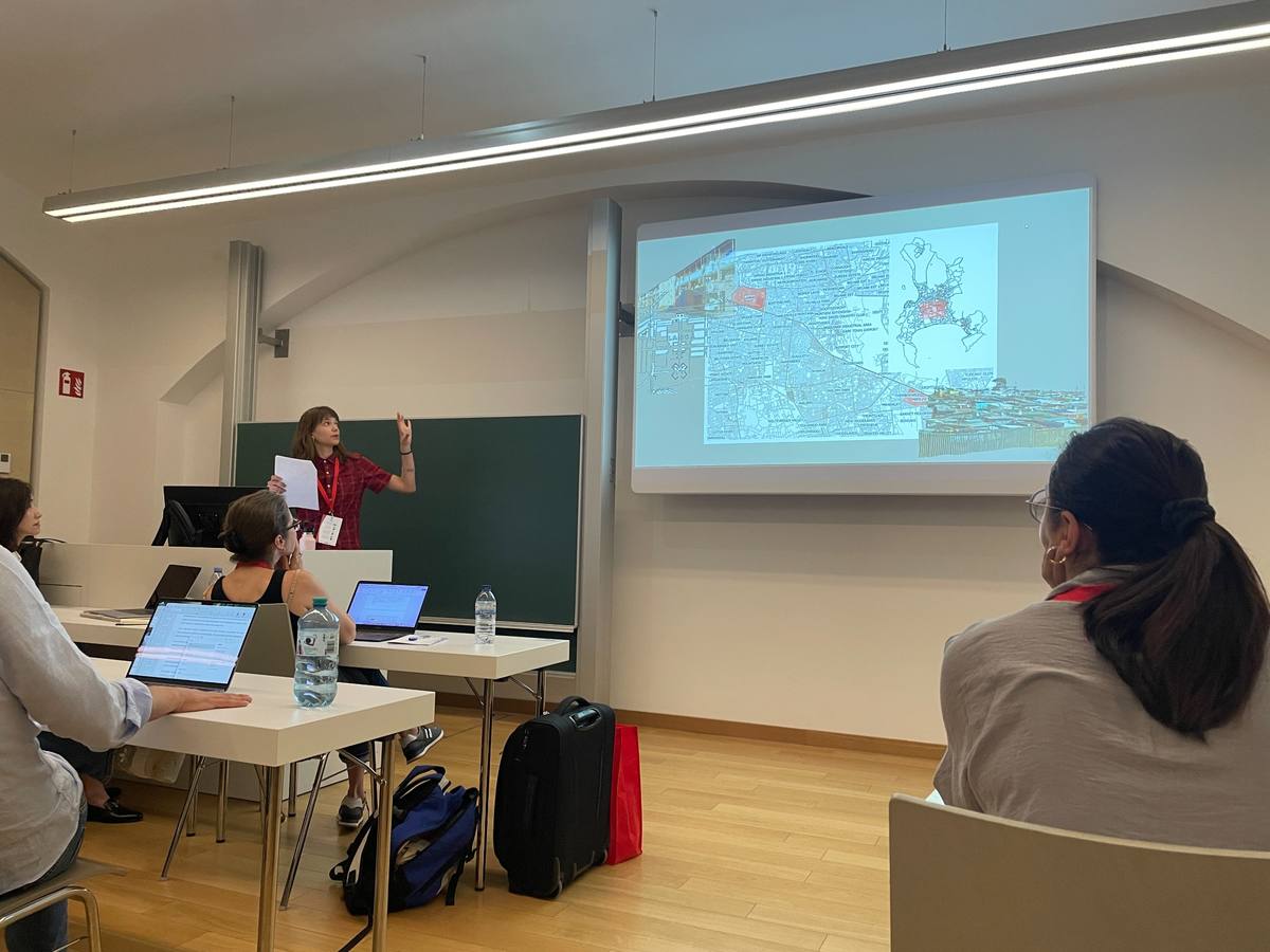 Julia Hope presenting at RC21 2026, University of Vienna